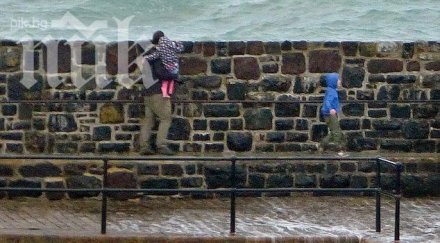 адът острова разгара метрова вълна погълна цяло семейство снимки