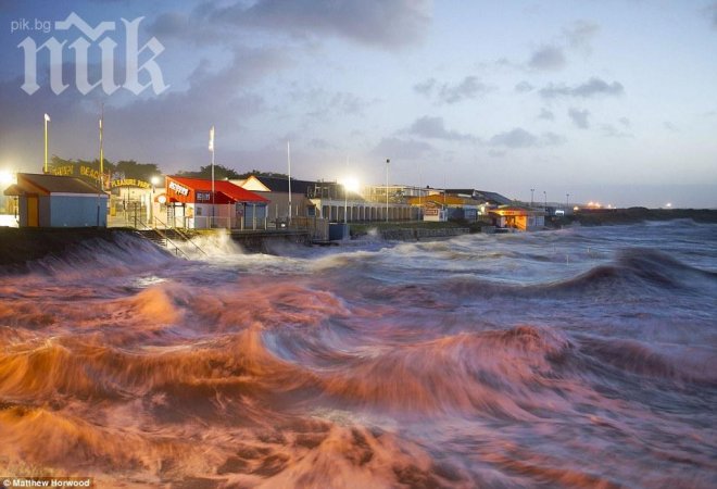Библейският потоп удря Великобритания /снимки/