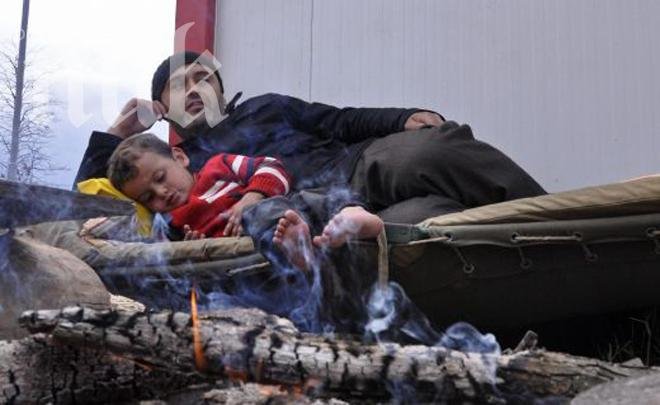 Бежанци посрещат Нова година без храна и лекарства