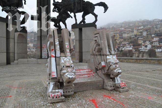 Художници почистиха Асеневци 