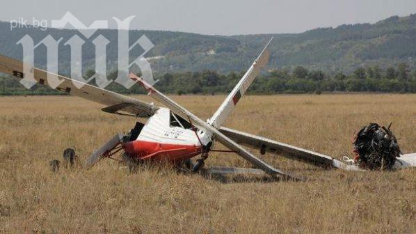 Двама оцелели при падане на самолет в Чехия 