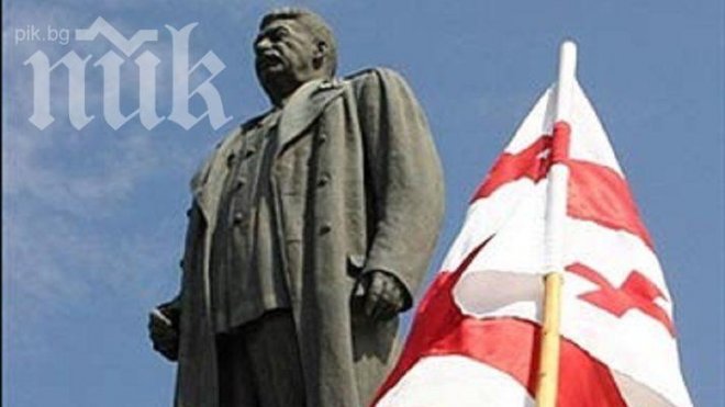 Демонтираха паметник на Сталин и в родната му Грузия