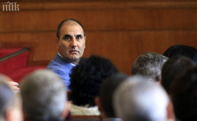 Цветанов с ново обвинение, отива на молитва при Обама