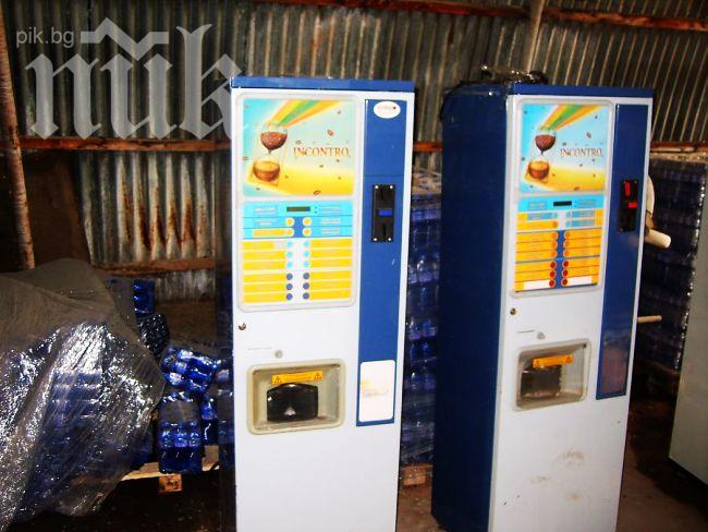 Пиратки повредили автомат за кафе