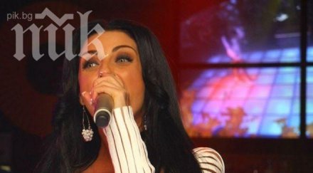 емануела фука зърната фейсбук снимки