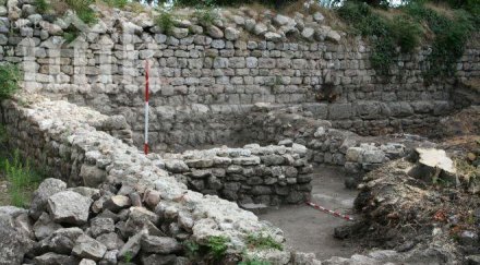 разкриват таен манастир търново