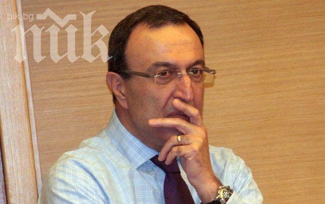 Цирк в ефир! Веселяк притесни Петър Стоянов със смеха си