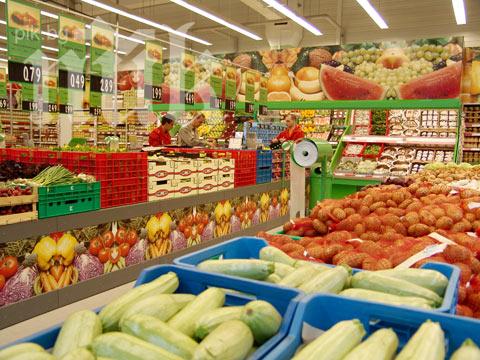 Хипермаркети свалят цените на българските стоки