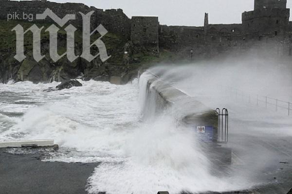 Мощна буря удря Ирландия