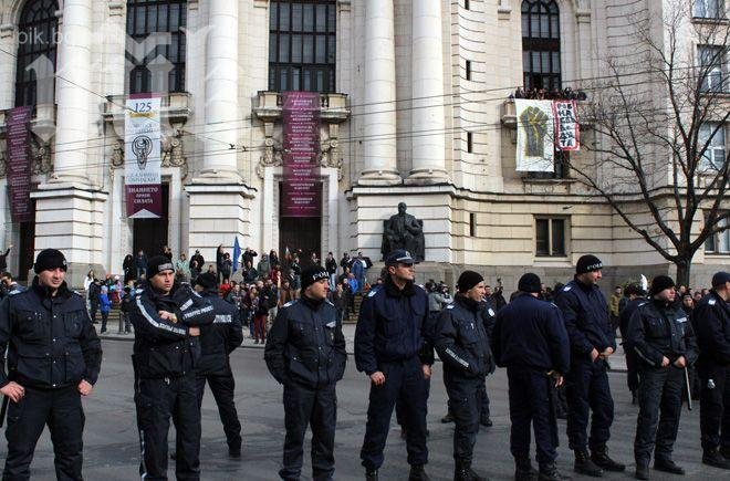 Протестиращ успя да осъди полицията за незаконен арест