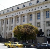 Юристи пред ПИК: Държавата няма да преследва журналисти и фотографи, които снимат политици