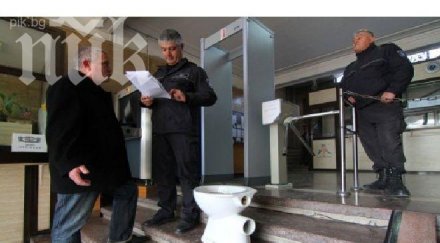 отмениха глобата варненеца внесъл тоалетна чиния съда