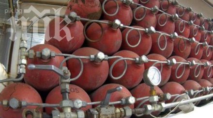 камион газови бутилки преобърна симитли