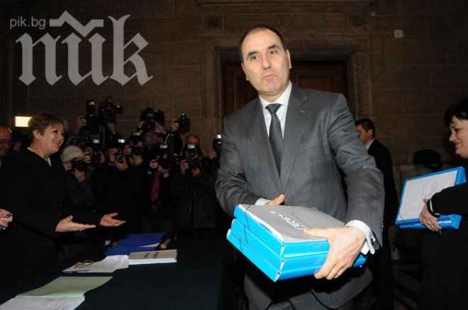 Цветан Цветанов все още се води шеф на правителствен орган (снимка)