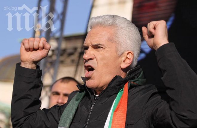 Политолози: Скандалът е успех за Волен