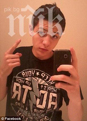 Полицаи застреляха момче пред майка му