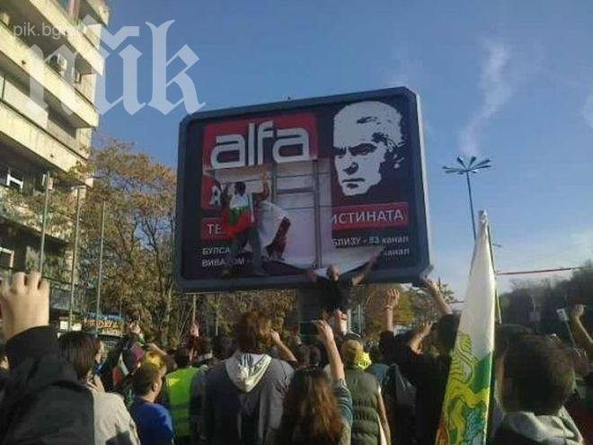 СЕМ: Телевизията на „Атака” излъчва предавания опасни за децата, Волен Сидеров се крие от нас