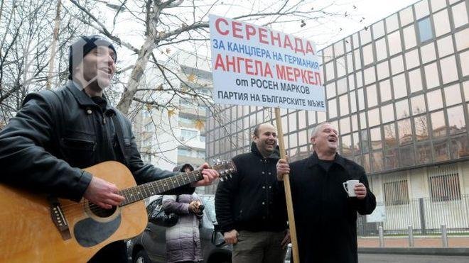 Росен Марков със серенада за здравето на Ангела Меркел (снимка)