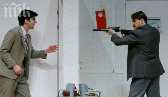 Мариан Бачев стреля по Сашо Кадиев 