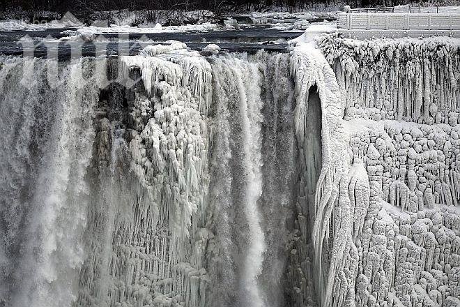 Ниагарският водопад замръзна! (уникални снимки)