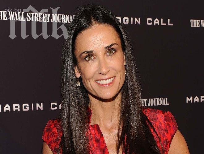 Деми Мур влюбена в 27-годишен барабанист
