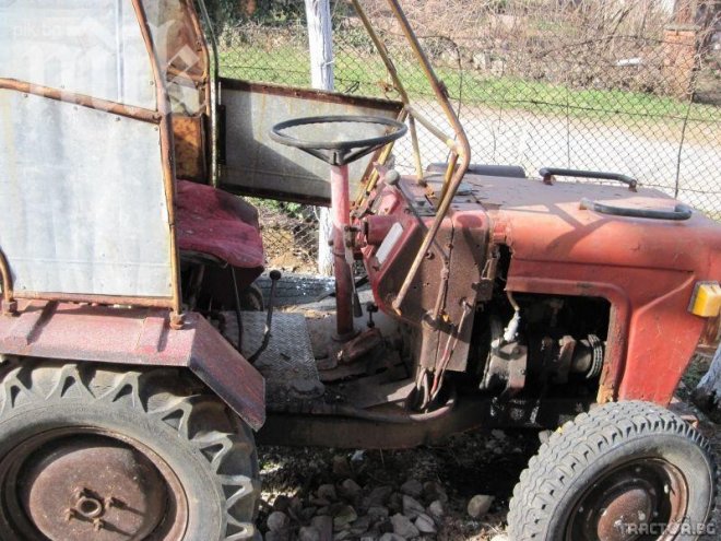 Пловдивски бандити тарашат коли и трактори