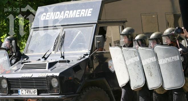 Извънредно в ПИК! Десетки коли на жандармерията и полицията пътуват към София! Очаква се мащабен протест утре!