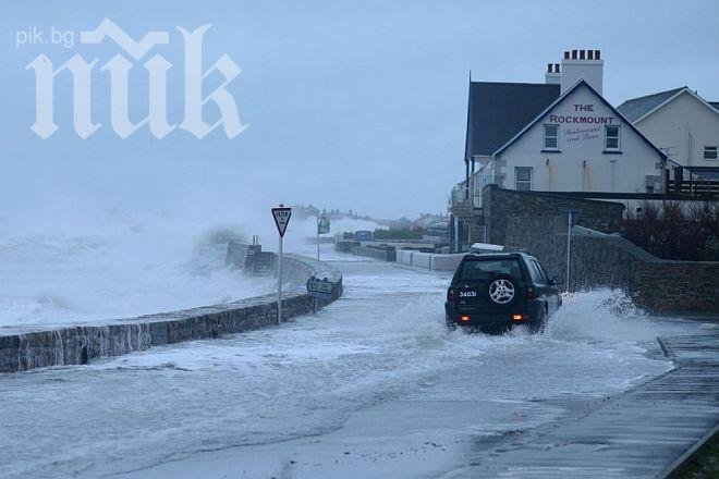 Високи вълни причиниха наводнения в Мароко
