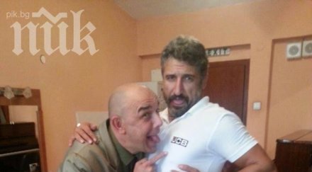 милото изкука опипва мъже