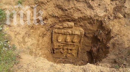 коне потрошиха надгробни плочи хисаря