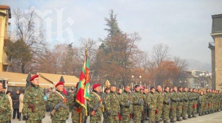 един военен напускал армията всеки ден