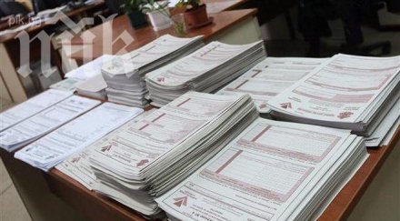 служители приходната агенция учат данъчен английски