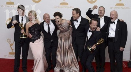 обувките сатаната окичи златен глобус