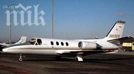 самолет удари стълб германия падна бунище изгоря четирима загинаха