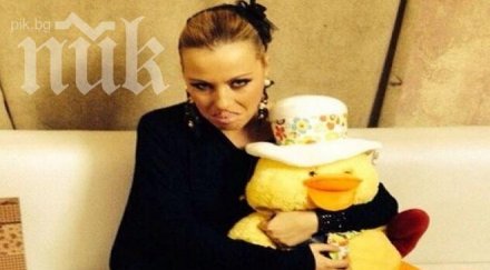 плюшен паток изненада камелия рождения ден