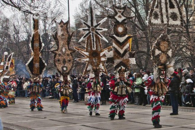 Не на 1 януари, а тази нощ посрещат Нова година в Пернишко