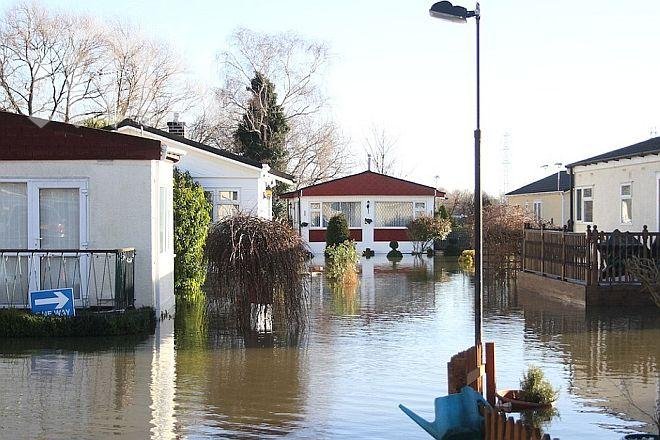 Воден ад! Дъждът удави Великобритания! (снимки)