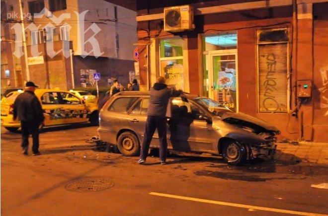Таксиджия размаза фиатче във Варна