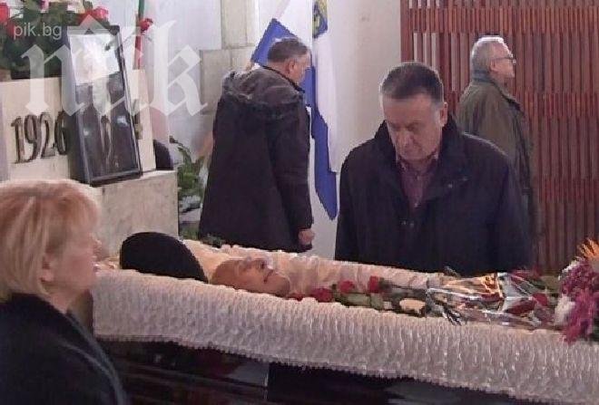 Погребаха Николай Жишев в черен ковчег