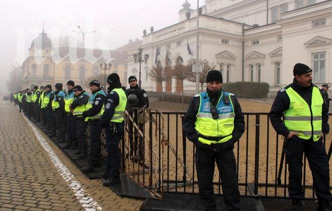Отложиха радикалния протест пред парламента за 15 януари