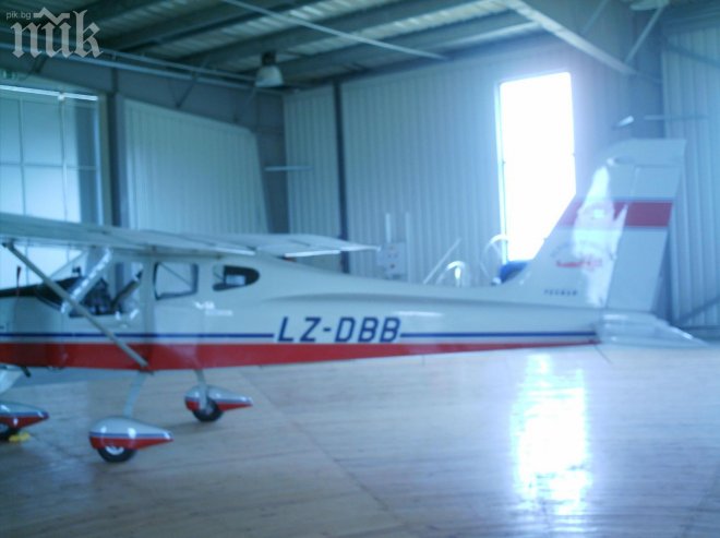 Частен самолет катастрофира, трима ранени