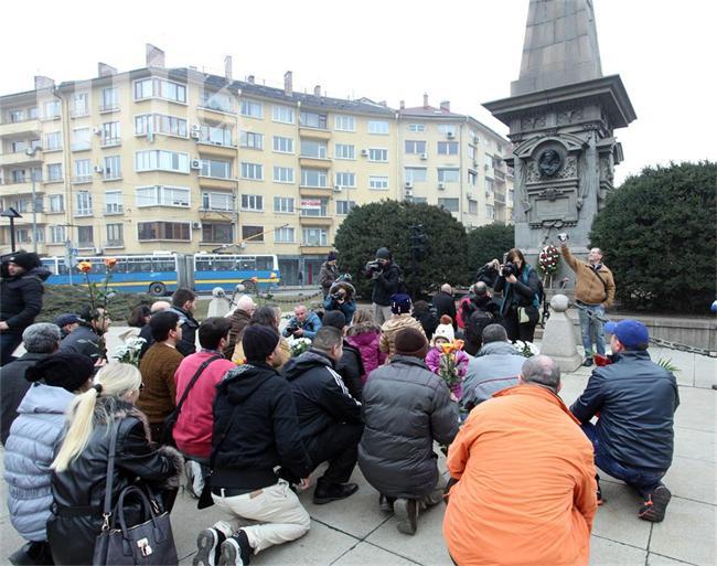 Сирийците в България поднесоха венец на паметника на  Васил Левски (снимка)