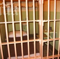 Драма! Българин се обеси с чаршаф в пандиз на Никозия. Там изнасилвали групово!