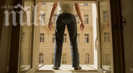 драма годишният хвърли блок люлин бил част семейство пример