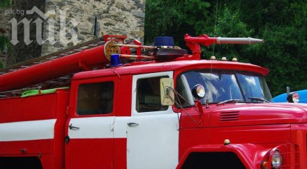 пиян излетя завой колата пламна изгоря напълно