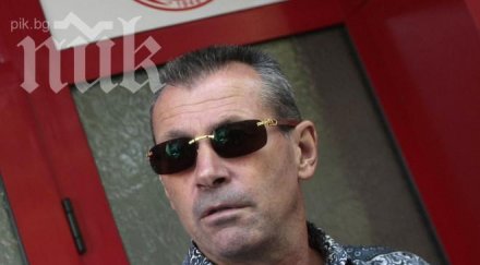 синът майкъла подписа професионален договор болтън