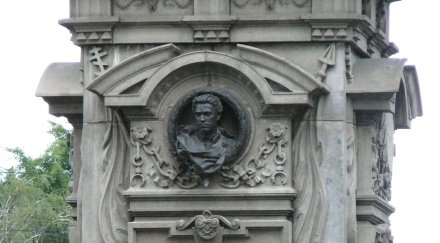 два грифоните паметника левски откупени крадците