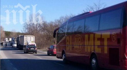 тежка катастрофа търговище ранени сред годишно дете обновена