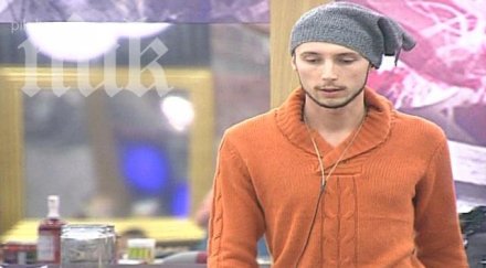 екшън софия ученици бият псуват брадъра джийсън брад люис столичен автобус