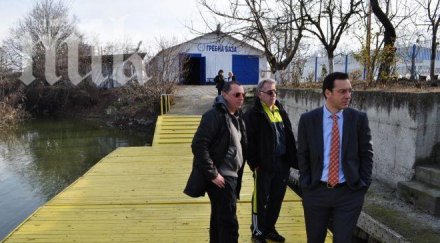 кметът бургас осигури плаващ понтон местните гребци